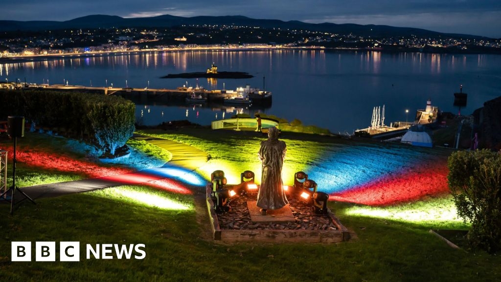 Council to honour Douglas RNLI station with Freedom of the City
