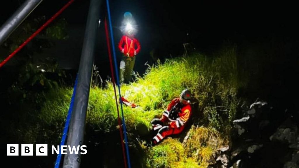 Two men trapped in 60m Peak District cave rescued