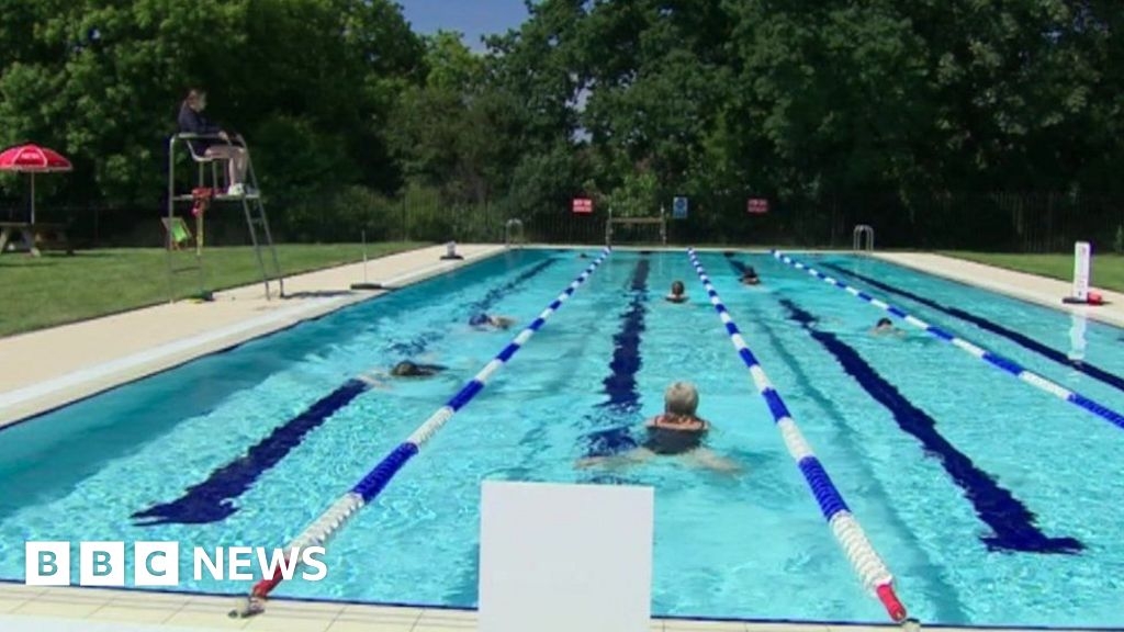 Council 'looking for ways' to extend Abingdon lido's season