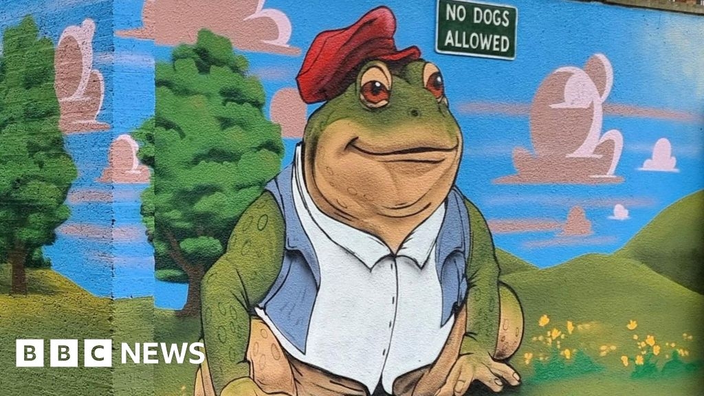 'Bizarre' Leamington Spa mural unveiled from children's designs