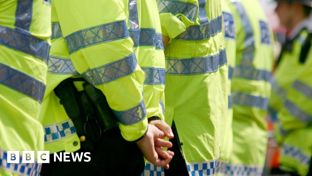 Warwickshire Police must improve call response times, inspectors say