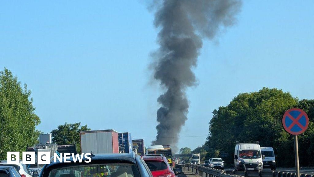 A1 in Nottinghamshire closed as crews called to lorry fire