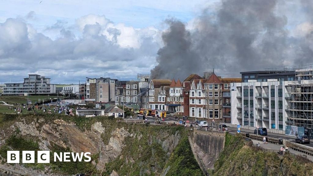 Crews tackle fire at abandoned Newquay hotel