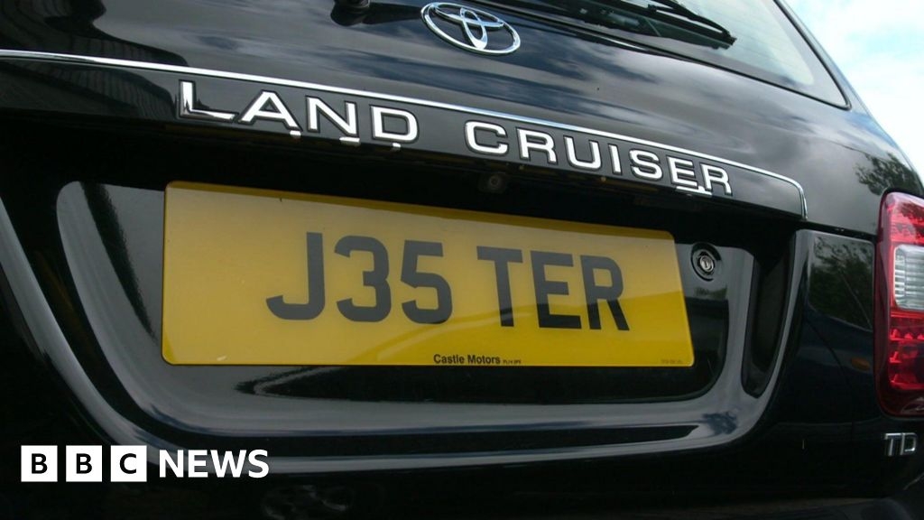 Number plate owned by Cornish comedian Jethro sells at auction