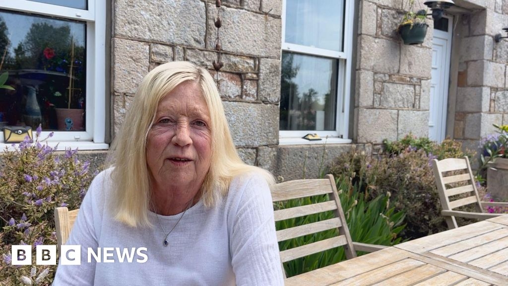 Former teacher says phone ban will not be easy