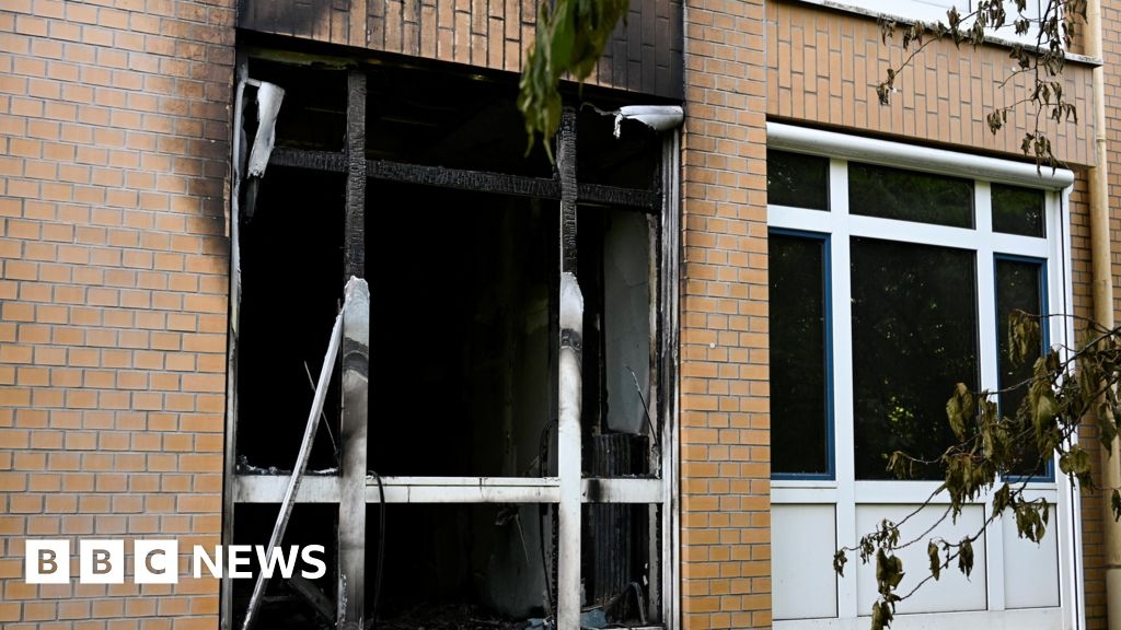 Three dead after fire in elderly ward at Hamburg hospital