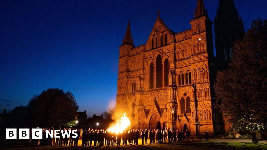 Wiltshire in pictures: Wildlife, flowers and flames