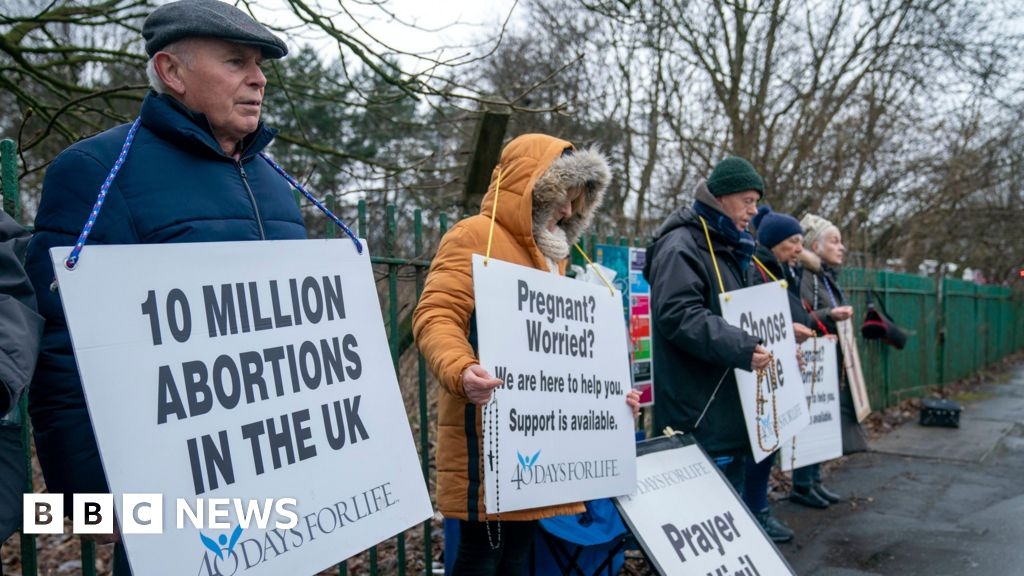 Anti-abortion group start Lent protests near Glasgow hospital
