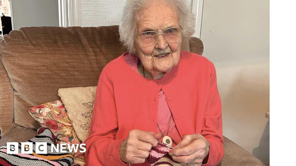 Knitter, 97, celebrated by Harrow Weald cat charity