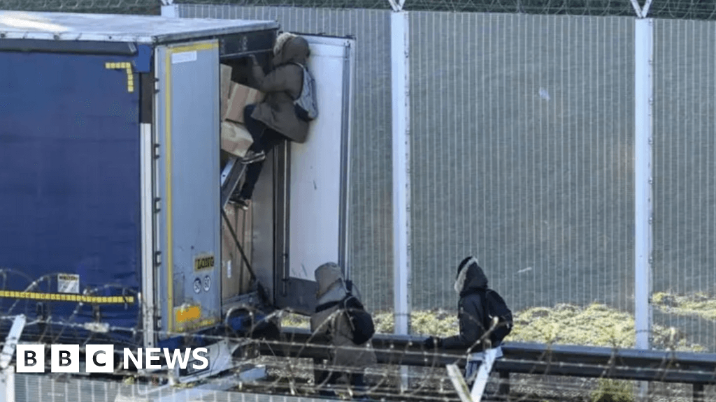 Thousands of attempts by migrants to hide in vehicles at Channel ports
