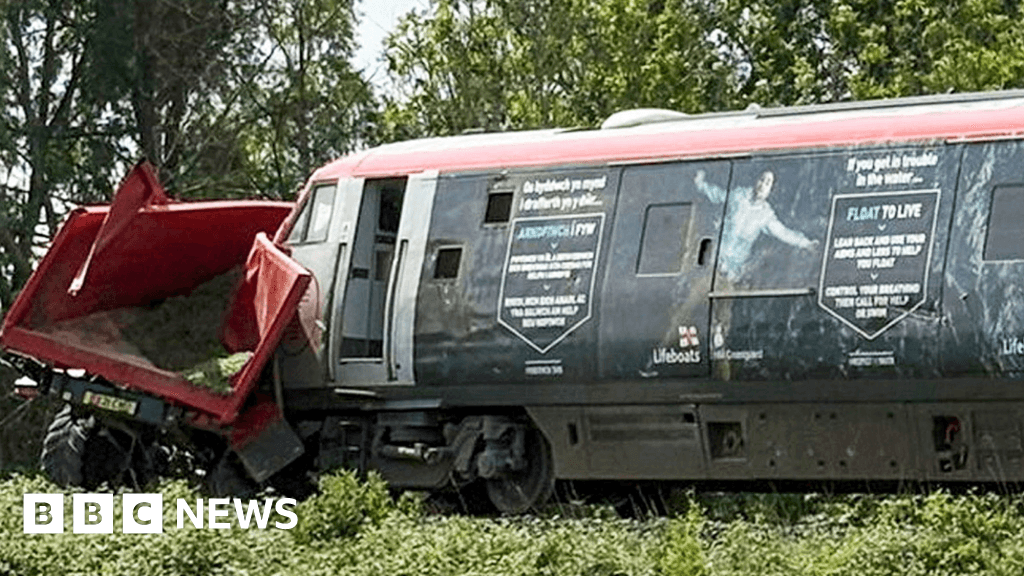Leominster rail line stays shut after train hits tractor trailer