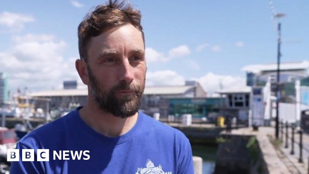 Broken Plymouth harbour gates costing fishers 'up to £2k a day'