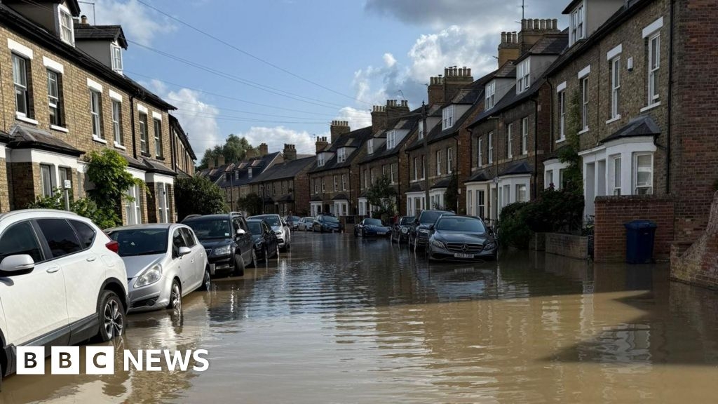 Oxford streets flooded after burst water pipe