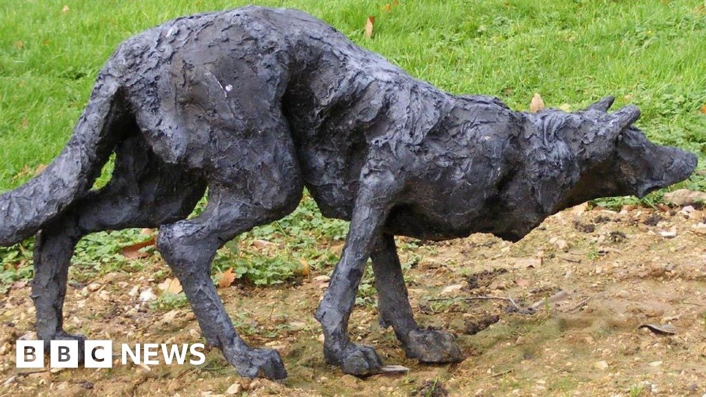Queenie, Bridport's stalking dog sculpture, to be recast in resin