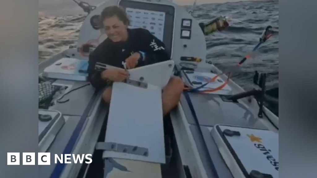 Non-stop Pacific Ocean row halted after heavy storm damages boat