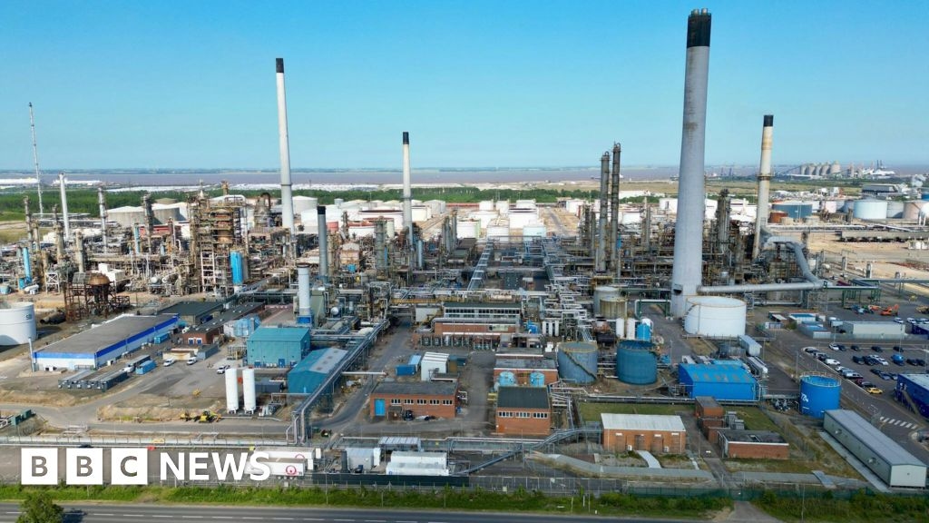 Lindsey Oil Refinery owners urged to financially support workers