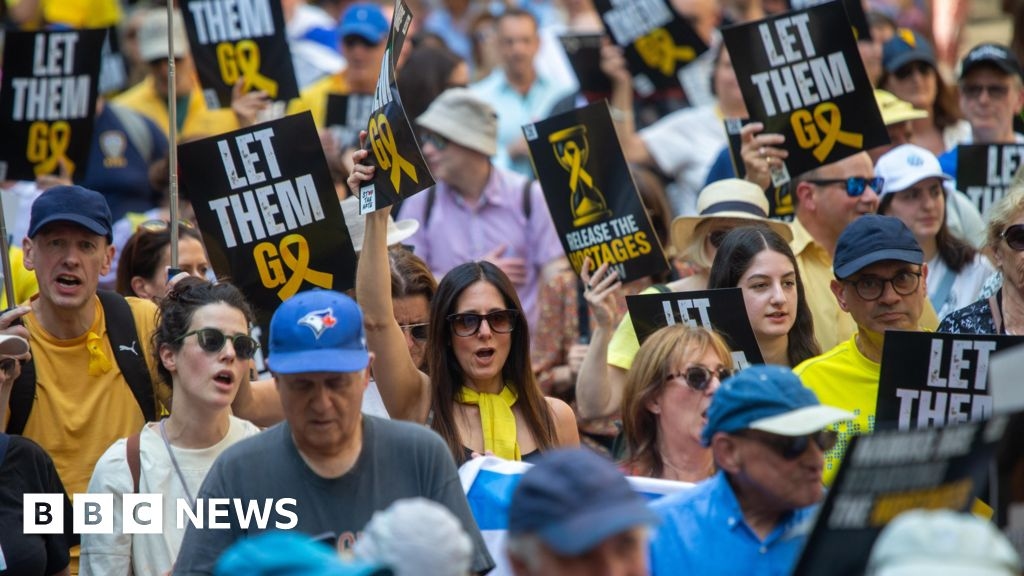 Pro-Israel protest sees hundreds march through central London