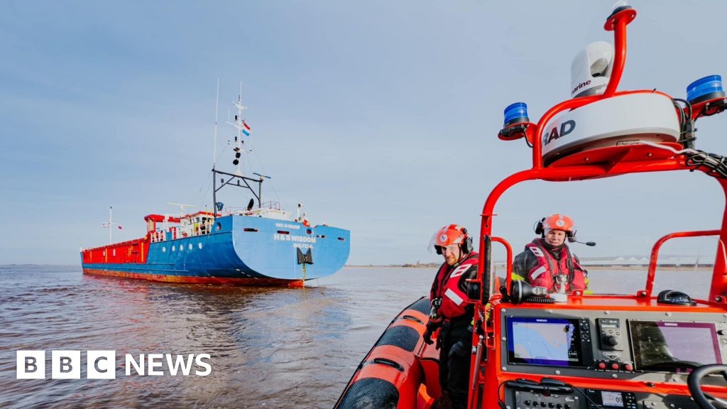 Three attempts to refloat cargo ship in Humber unsuccessful