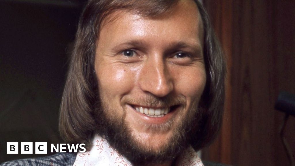 Colin Berry: Ex-Radio 2 newsreader and presenter dies at 79
