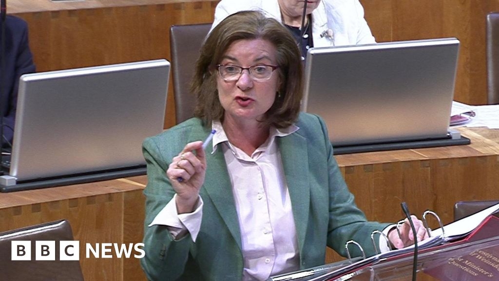 Benefits cuts: Welsh first minister criticises senior MP for saying she backed reforms