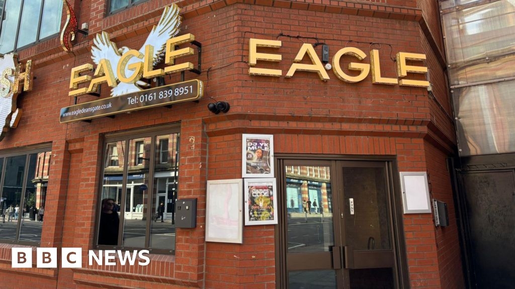 Manchester: Thirty police officers sent to deal with bar brawl