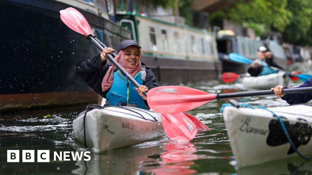 Oar and Explore: All-women boat club using London's oldest canal