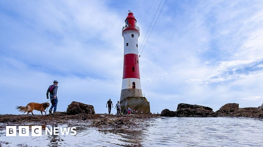 Walkers raise £8,000 hiking around Beachy Head lighthouse