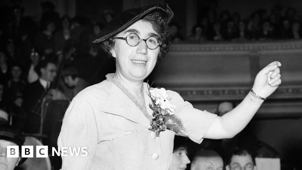 Bradford: Blue plaque unveiled for women's rights campaigner