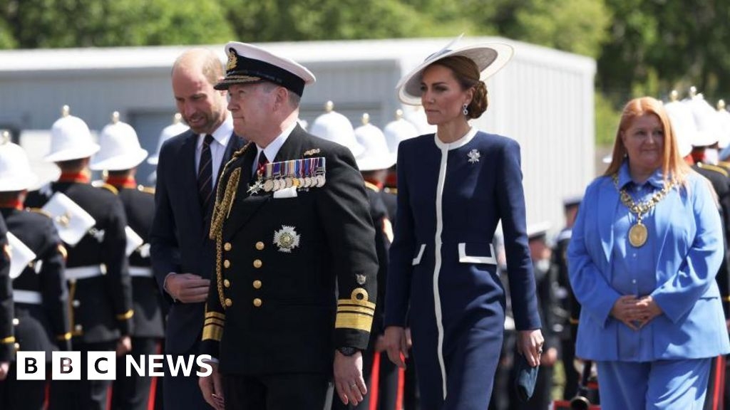 Kate officially names new Royal Navy warship HMS Glasgow