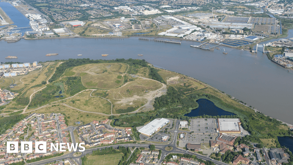 Thamesmead Waterfront: The London site with room for 15,000 homes