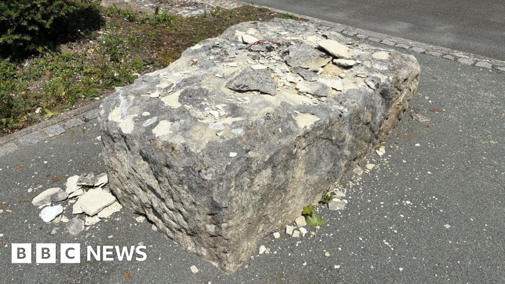 Roman house rock damage in Dorchester 'not vandalism', says council