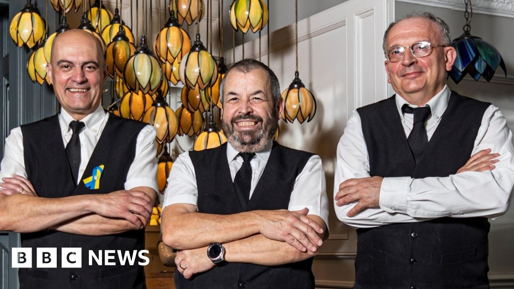 Llandudno waiters to retire after 42 years of working together