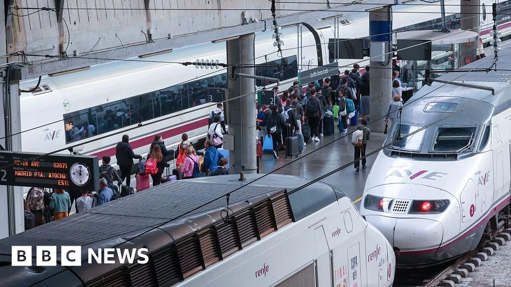 Cable thefts leave thousands stranded on Spanish trains