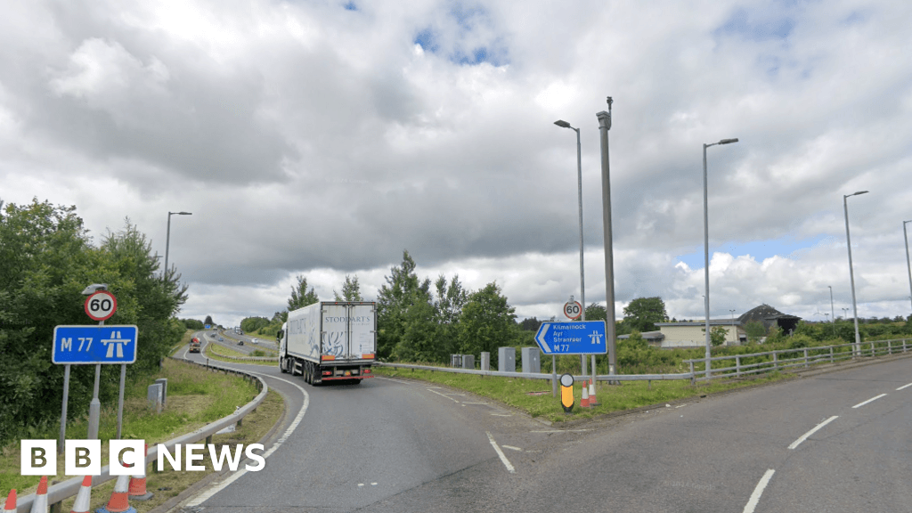 M77 motorway closed after one-car crash near Newton Mearns