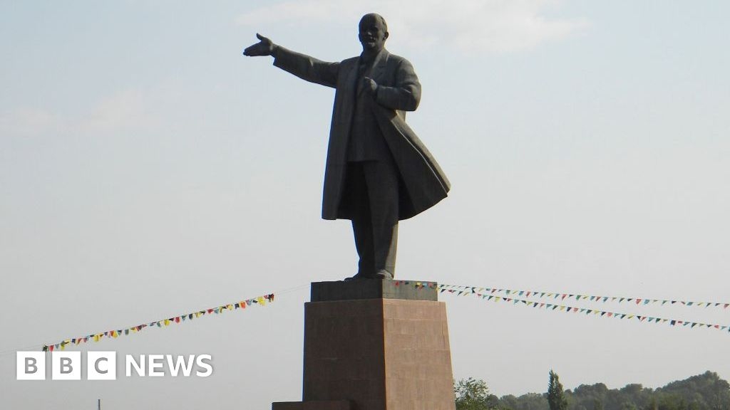 Kyrgyzstan takes down Central Asia's tallest Lenin statue