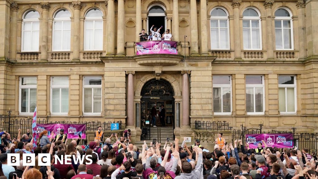 Save Burnley Council in devolution plans, outgoing mayor urges