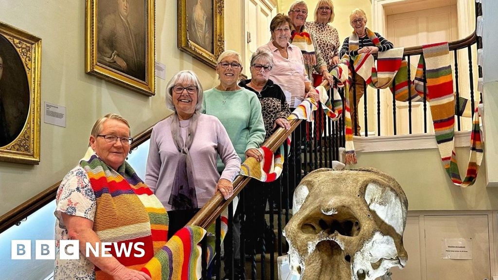 Peterborough knitters create 50ft scarf for Dr Who exhibition