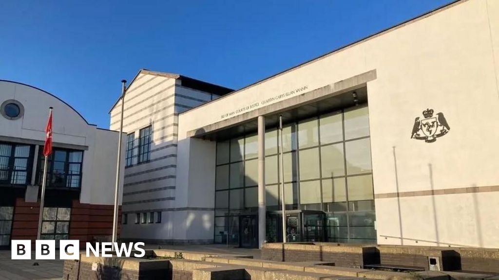 Victim stabbed attacker with bladed knuckleduster, court hears