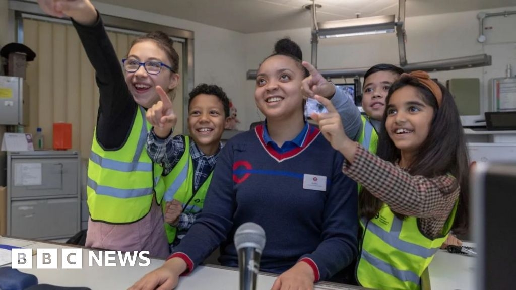 Travel announcements to be recorded by young transport fans