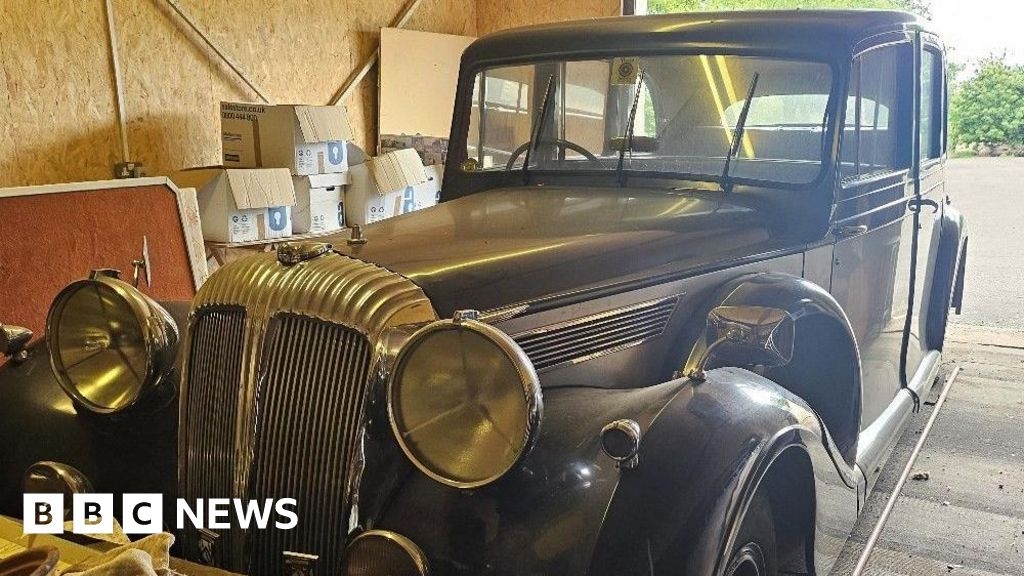 Daimler limousine auctioned after Warwickshire barn find