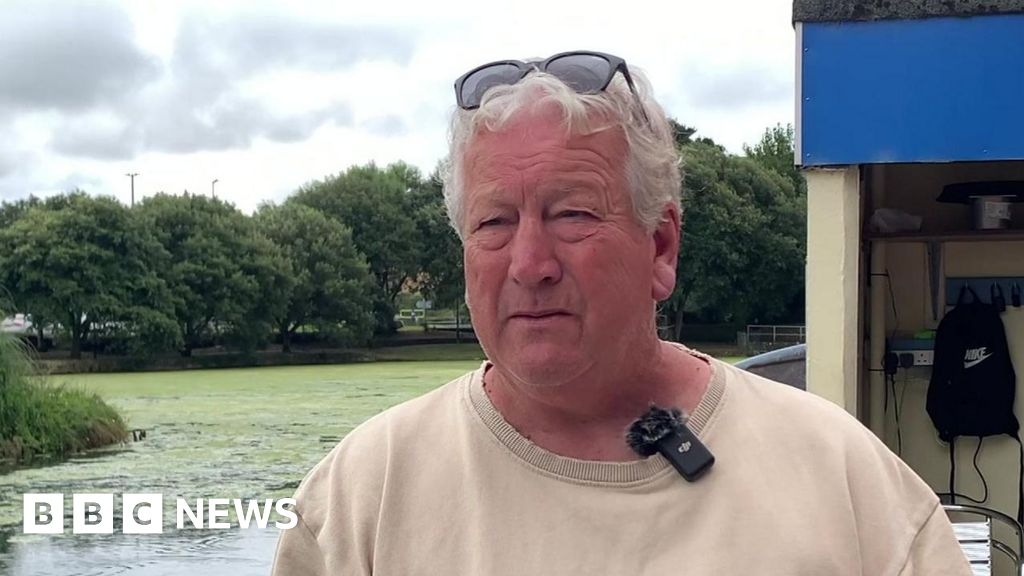 Anger over 'stinking' algae in Newquay's boating lake