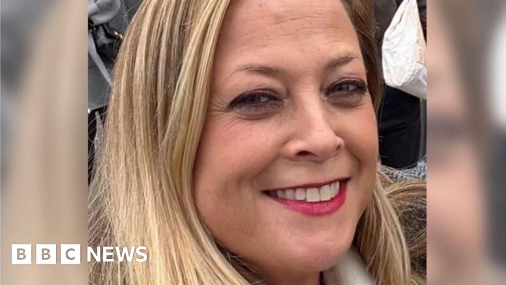 Stoke Newington: Family in tribute to mother killed before blast
