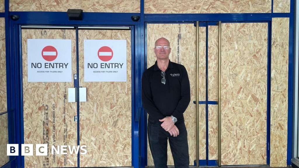 Tylers store in Loughborough fears over footfall after entrance boarded up