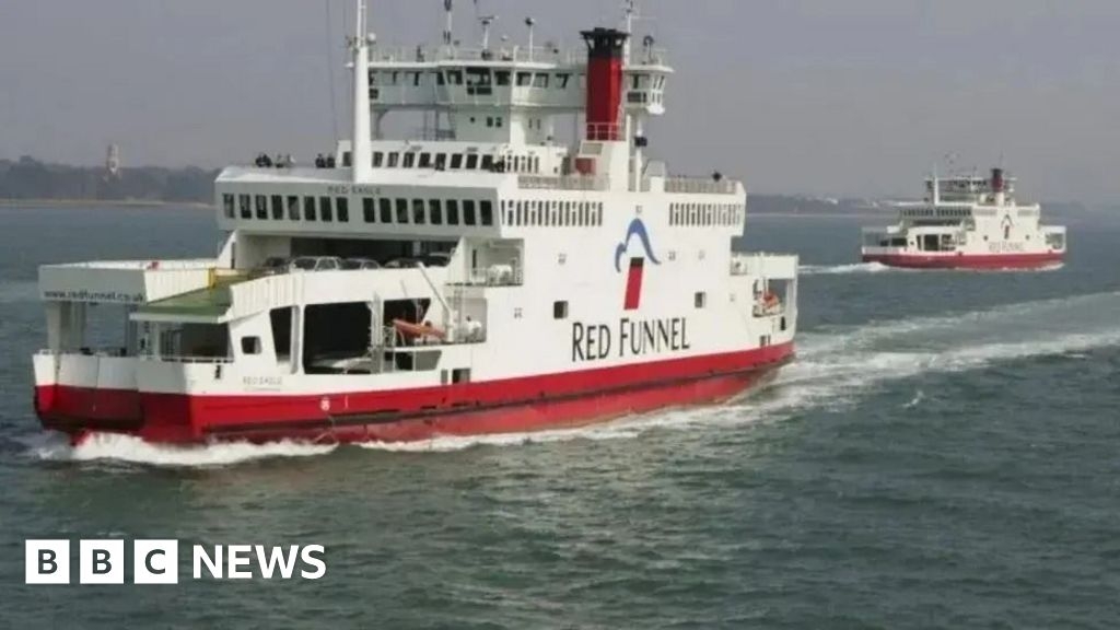 Ferry suffers 'technical issue' on return to sea