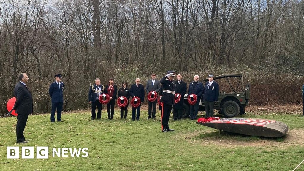 Nine killed in WW2 bomber crash on Reigate Hill remembered
