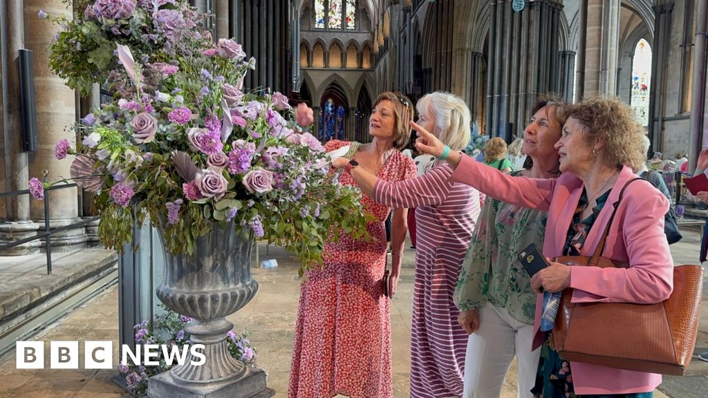 More than 30,000 flowers go on display at Salisbury Cathedral
