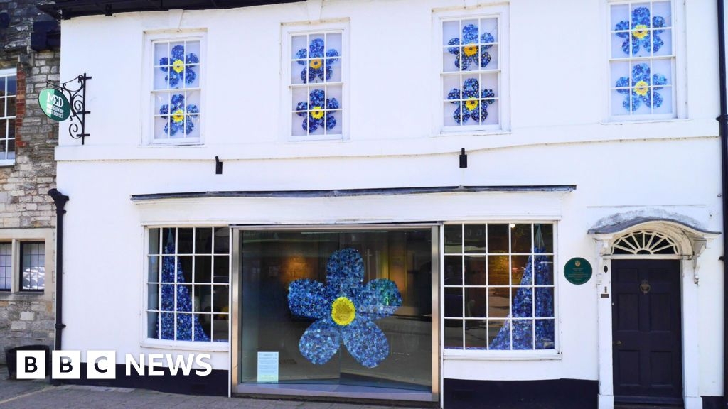 Wimborne: forget-me-not display created for dementia action week