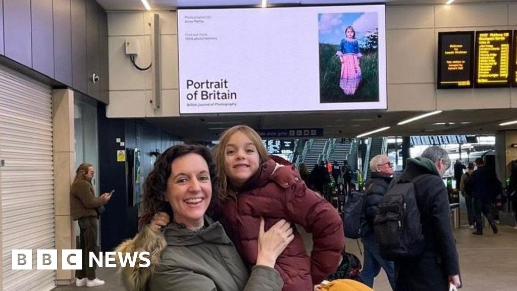 York mum's portrait of daughter wins award