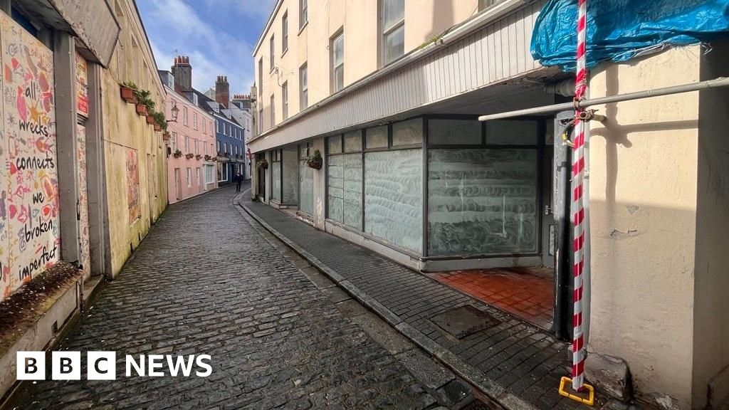 Struggling Guernsey street 'needs to attract niche shops'