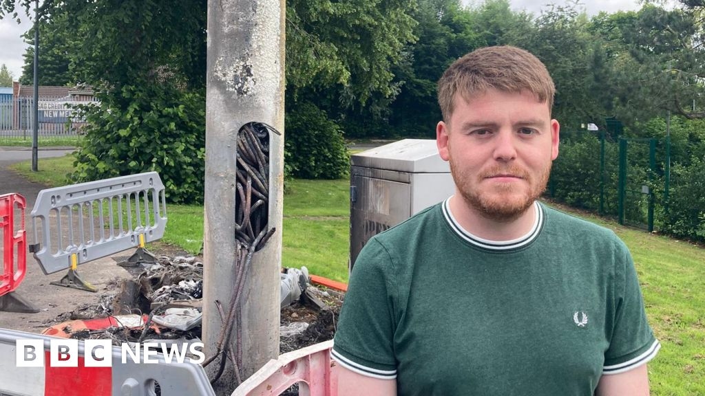 Spike in arson attacks on 5G masts 'impacting thousands'